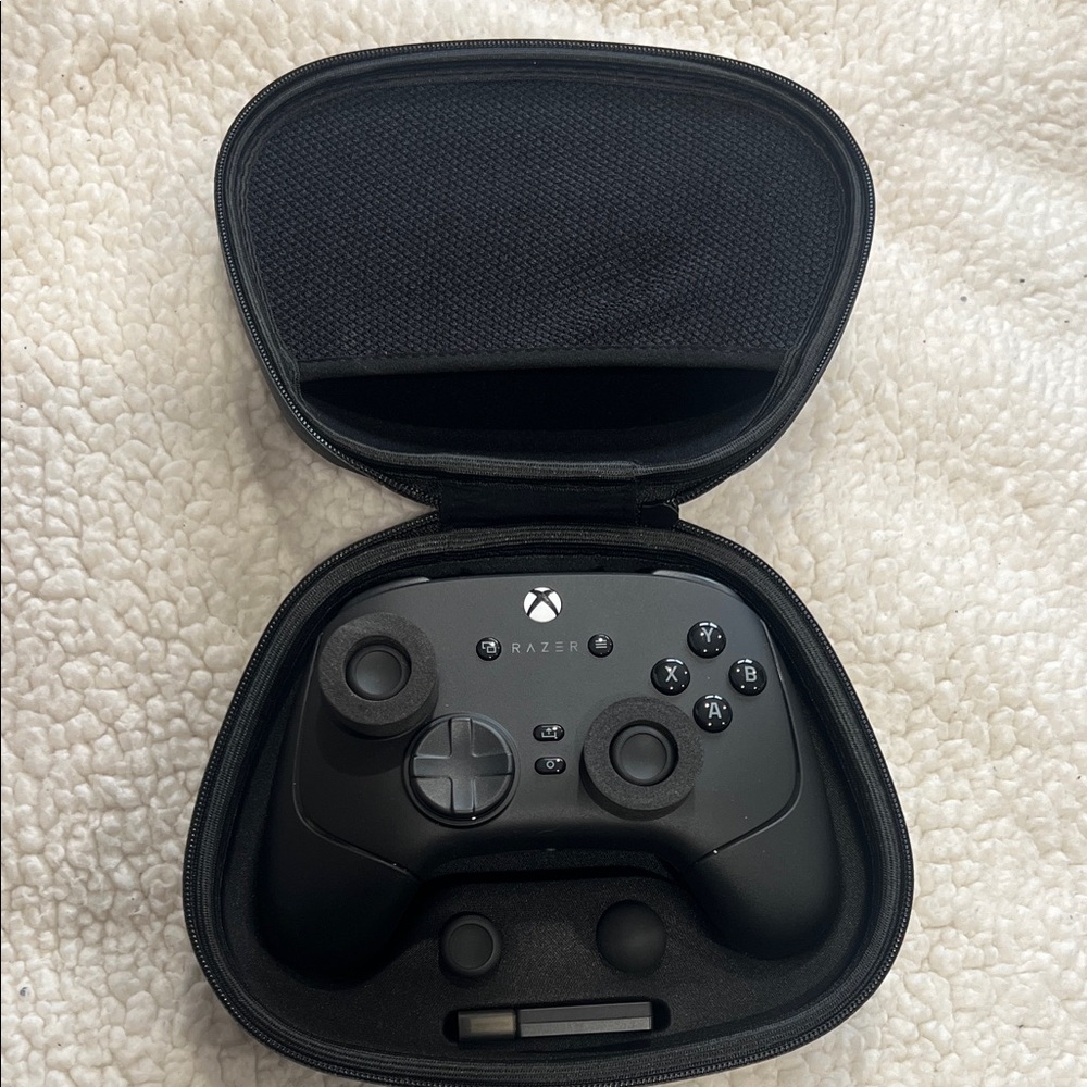Razer wolverine Black Wireless Controller with Case